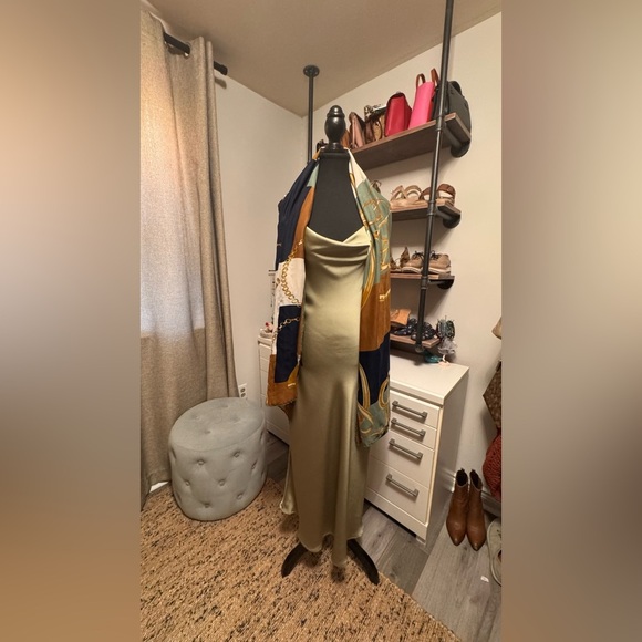 Satin dress - Picture 2 of 16